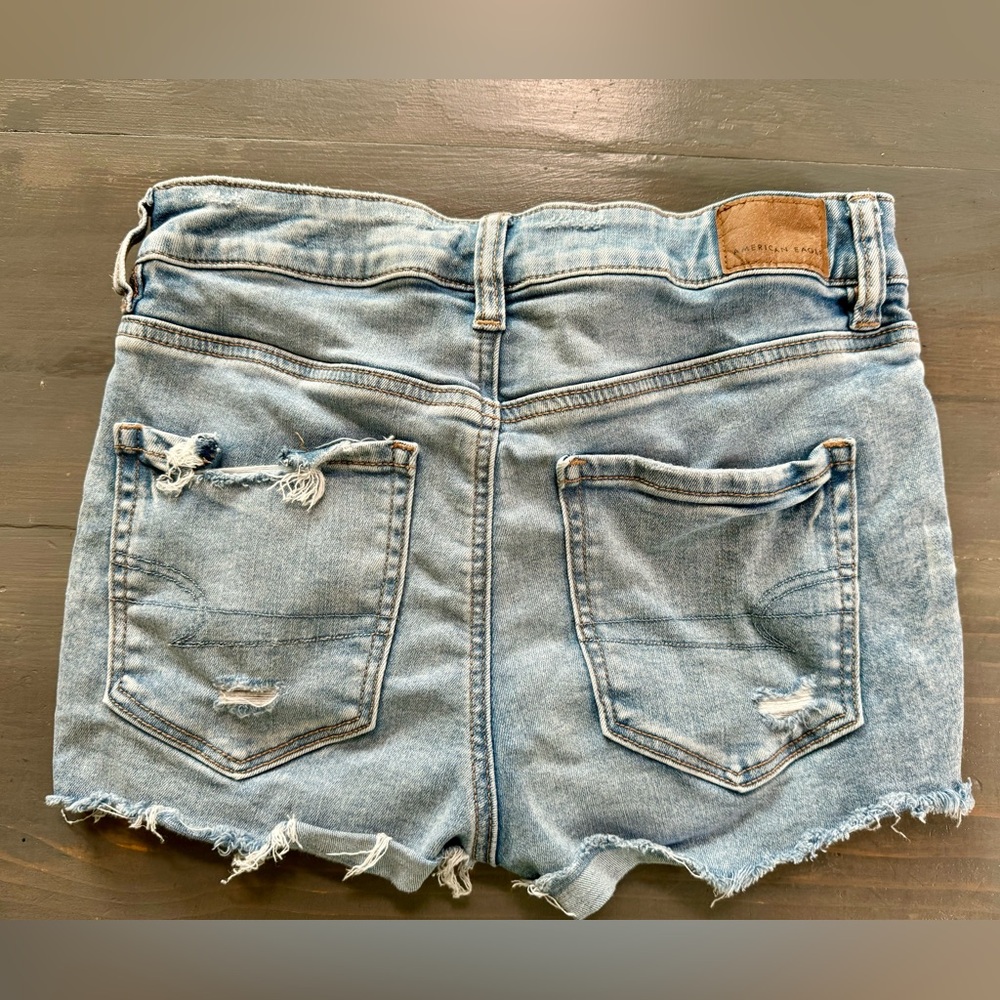America Eagle Women’s Demin Frayed Jean Shorts with Lace Pockets. Size 4. - Picture 2 of 4